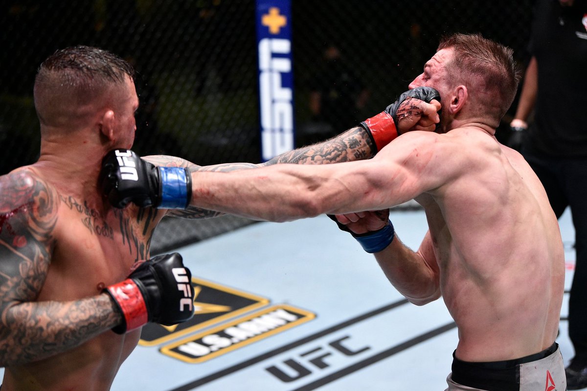 daryo.uz - Дастин Порье ва Ден Ҳукер ўртасидаги жанг UFC тарихига кирди