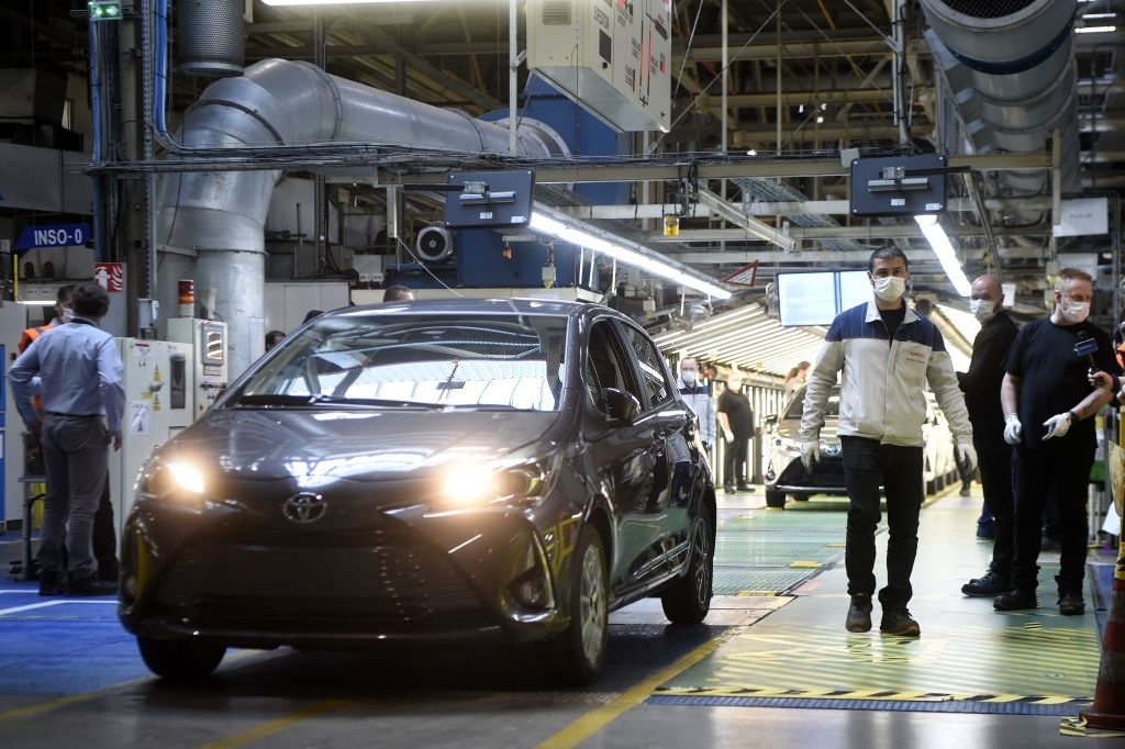 kun.uz - Toyota приостановила работу 11 заводов в Японии из-за нехватки компонентов.