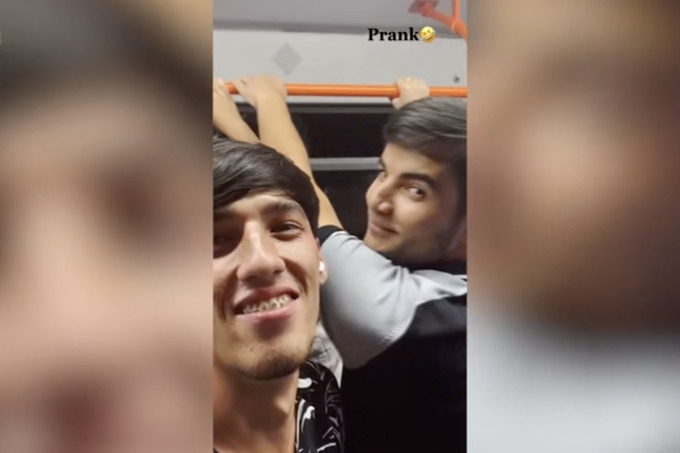 gazeta.uz - Metro vagonida qizga shahvoniy shilqimlik qilgan ikki bloger 5 sutkaga qamaldi