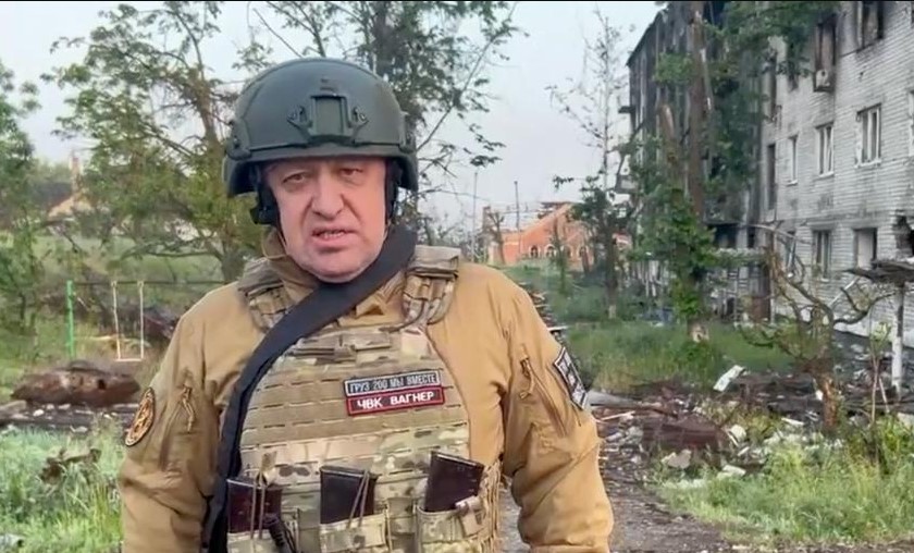 kun.uz - «Вагнер» ХҲК Россия Қуролли кучлари подполковнигини асирга олганини эълон қилди.